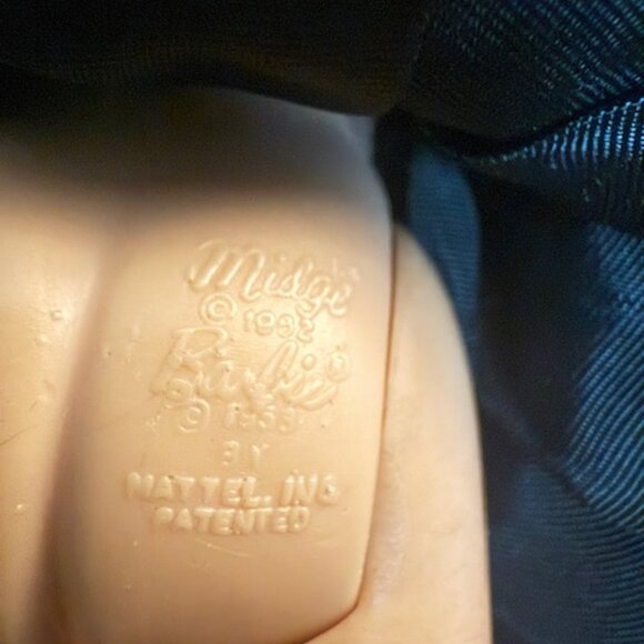 Mattel Vintage 1962 Barbie Midge Doll Blonde Bubble Cut w/ Accessories and Case - Picture 4 of 5